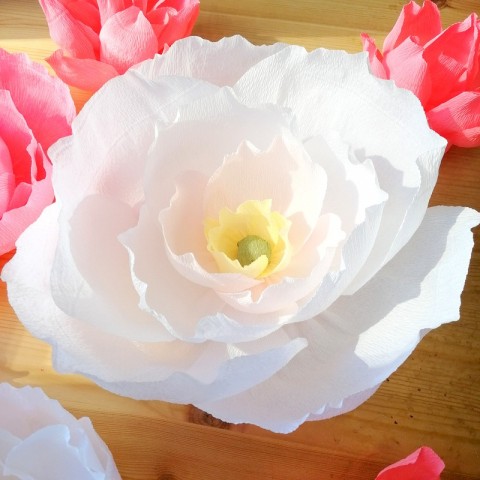 Бумажный белый цветок "Эльза" 